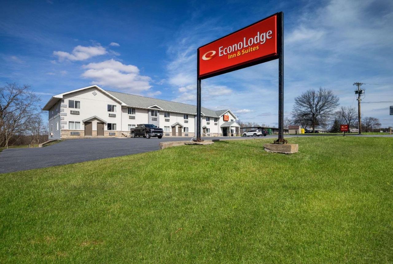 Econo Lodge Inn & Suites Canandaigua Exterior photo