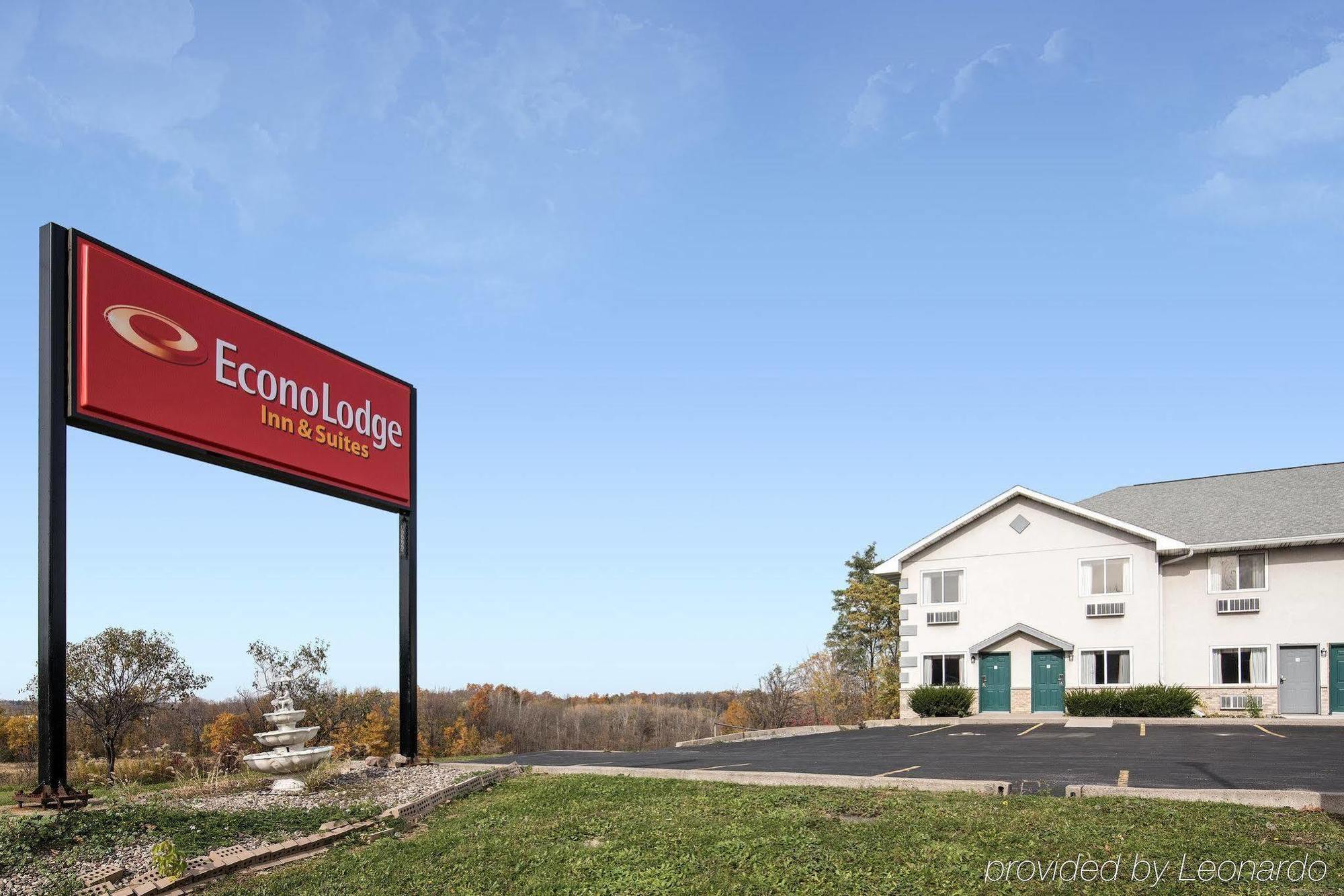 Econo Lodge Inn & Suites Canandaigua Exterior photo