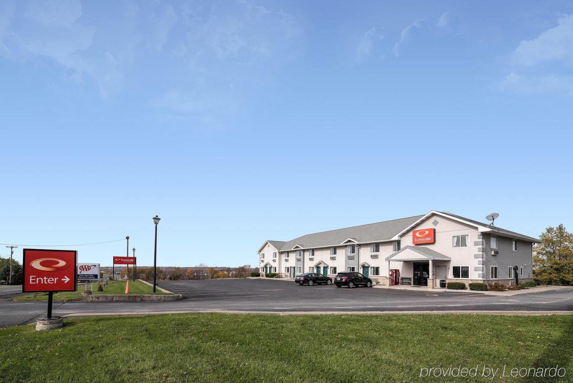 Econo Lodge Inn & Suites Canandaigua Exterior photo